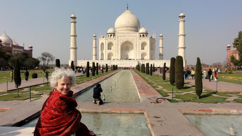 solo female traveller at the Taj Mahal