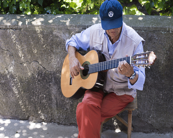 Street musician Ravello Italy