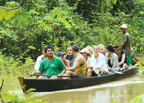 canoe-amazon-Ecuador