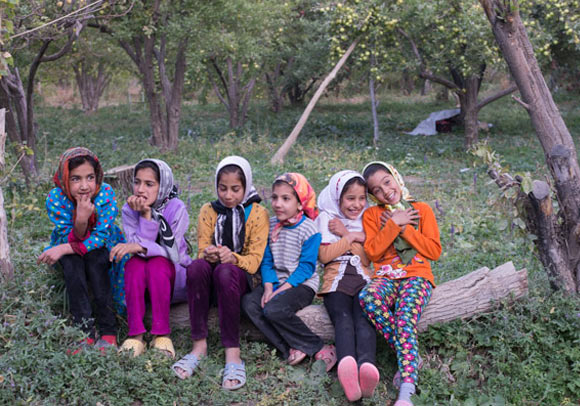 smiling-girls_nomadic-tribe_Iran